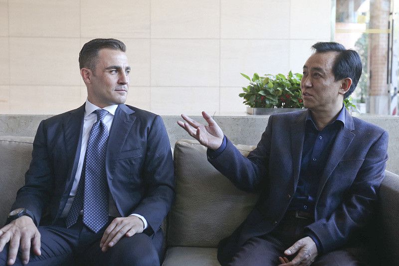 一个饱受压力的汉子和一位落跑新娘，一趟奇奥的路程行将睁开……